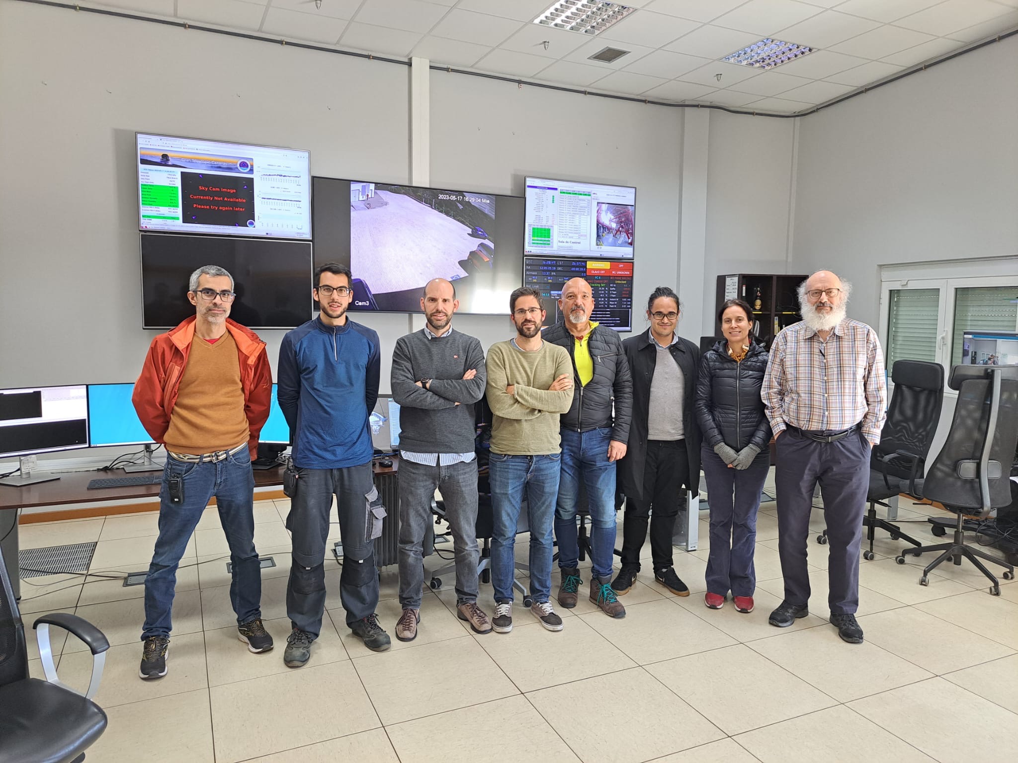 GTC-MAAT kick-off meeting on the OSIRIS Mask Loader upgrade & OSIRIS+MAAT Optics held at the GTC telescope on May 17-28.
Participants (from left to right): Sergio Fernández (Instrumentation Head, GTC), Kilian Henríquez (Mechanical Engineer, GTC), Gaizka Mendieta (Project Manager, IDOM), Rubén Sanquirce (Mechanical Engineer, IDOM),  Gabriel Gómez (Support Astronomer, GTC),  Alexander Díaz (Mechanical Engineer, IDOM), Manuela Abril (Instrument Specialist & PM for MAAT, GTC) & Robert Content (Optical Scientist, AAO-MQ). Picture taken by Francisco Prada (MAAT) at the GTC Control Room.
IDOM is a Spanish company hired by MAAT to implement the upgrade of the OSIRIS Mask Loader. Robert Content is our MAAT optical designer.